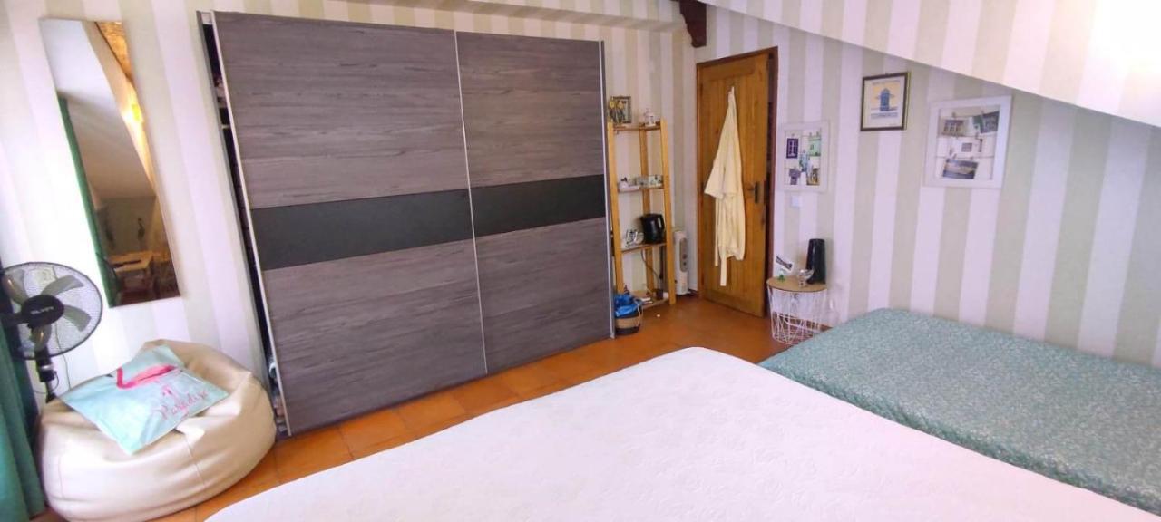 Casa Amarela Homestay *